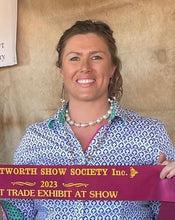 Load image into Gallery viewer, Example of same style necklace on Felicity