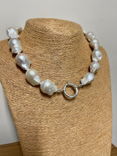 Load image into Gallery viewer, Baroque Pearl Necklace